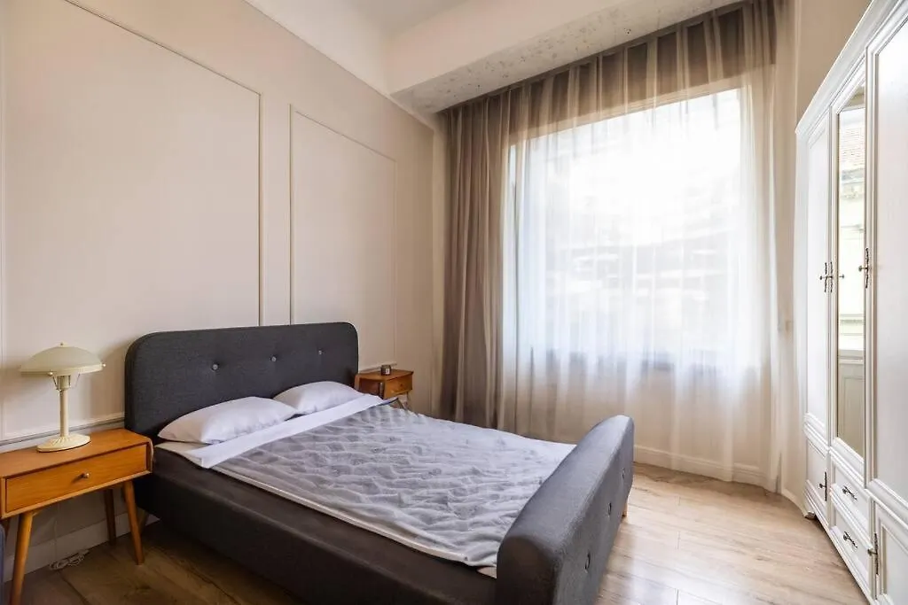 Modern 3 Bedrooms Apartment Budapest Ungarn